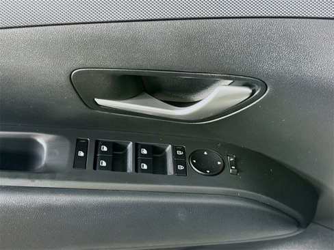 Certified 2025 Hyundai Tucson SE image 24