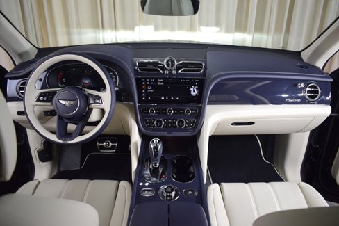 New 2025 Bentley Bentayga image 2