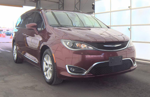 Used 2017 Chrysler Pacifica Touring-L Plus w/ Tire & Wheel Group image 3