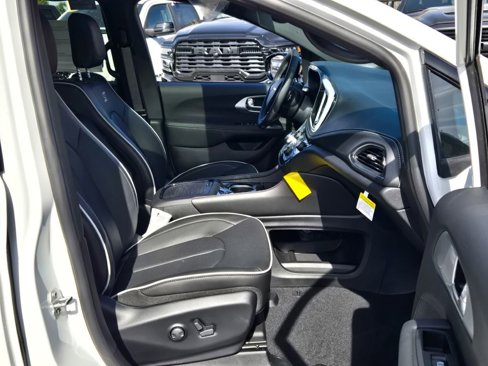 New 2026 Chrysler Pacifica Limited image 5