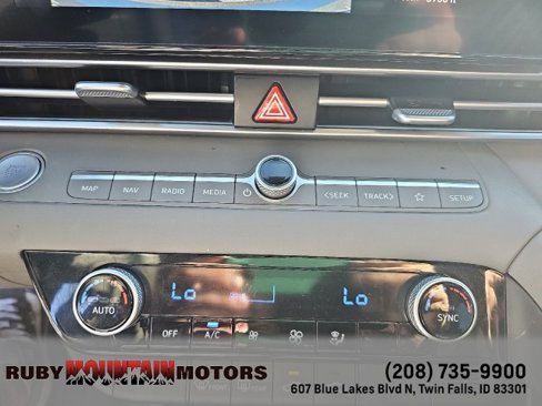 Used 2024 Hyundai Elantra SEL image 16