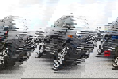 Used 2022 Ford Explorer Platinum w/ Equipment Group 601A image 3