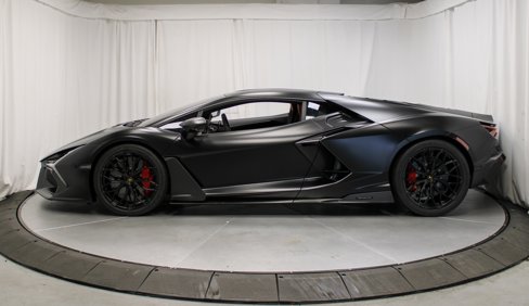 Used 2025 Lamborghini Revuelto image 2