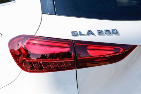 Certified 2025 Mercedes-Benz GLA 250 4MATIC image 8