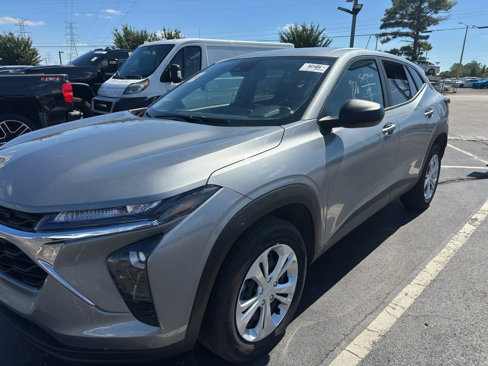 Used 2025 Chevrolet Trax LS image 1