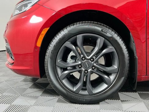 New 2026 Chrysler Pacifica Select image 32