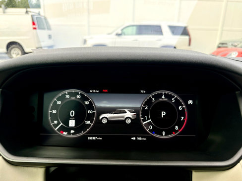 Used 2020 Land Rover Discovery HSE image 38
