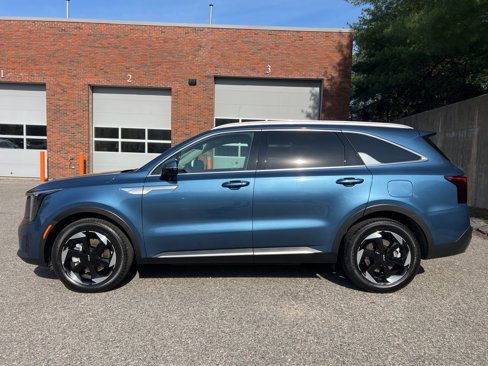 Certified 2025 Kia Sorento EX image 2