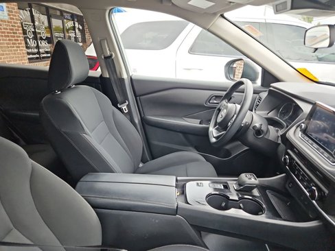 Used 2024 Nissan Rogue S image 9