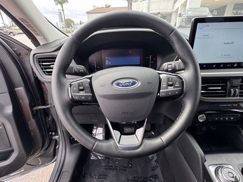 Used 2025 Ford Escape SE image 22