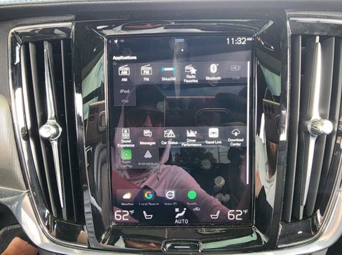 Used 2020 Volvo S90 T6 R-Design image 26
