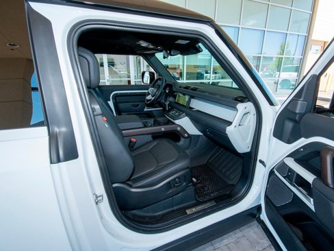 New 2024 Land Rover Defender 90 X-Dynamic SE image 42