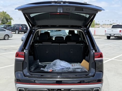 New 2025 Volkswagen Atlas Peak Edition SE image 13