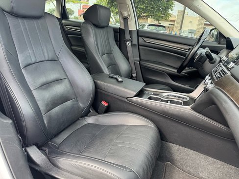 Used 2021 Honda Accord Touring image 28