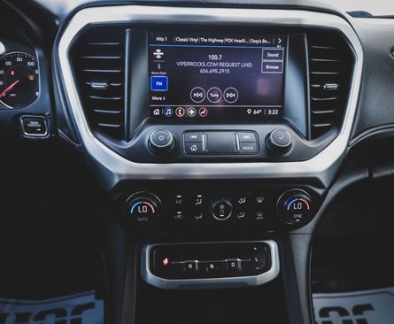Used 2021 GMC Acadia SLE w/ Driver Convenience Package image 4