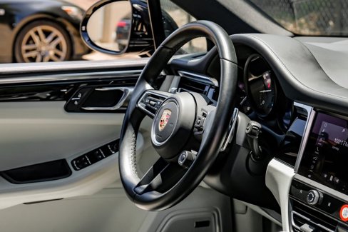 Used 2024 Porsche Macan w/ Premium Plus Package image 23