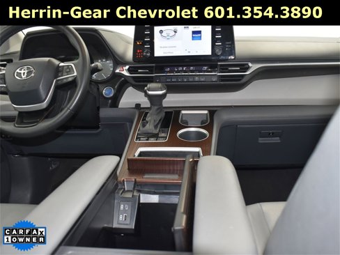 Used 2023 Toyota Sienna XLE image 24