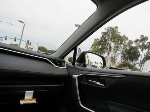 New 2025 Toyota RAV4 XLE image 31