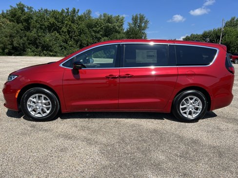 New 2026 Chrysler Pacifica Select image 2