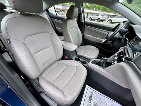 Used 2020 Hyundai Elantra Limited image 14