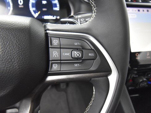 Used 2024 Jeep Grand Cherokee L Limited w/ Luxury Tech Group II image 31