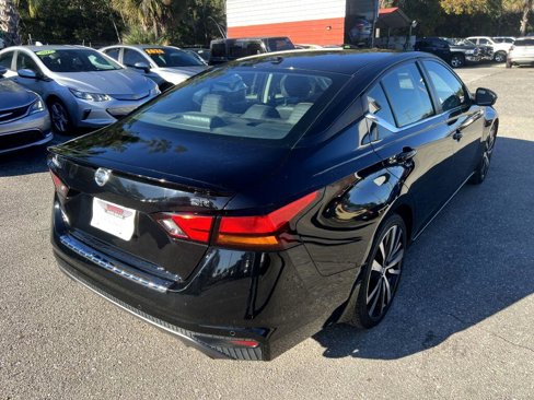 Used 2021 Nissan Altima 2.5 SR w/ SR Premium Package image 5