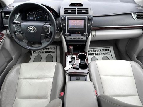 Used 2014 Toyota Camry SE image 16