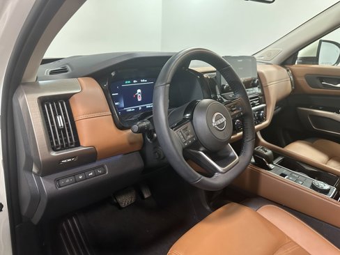 Used 2024 Nissan Pathfinder Platinum image 62