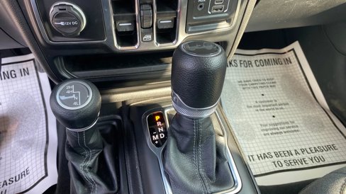 Used 2024 Jeep Wrangler Unlimited Sahara image 18