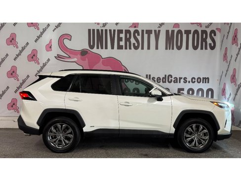 Used 2022 Toyota RAV4 XLE Premium image 9