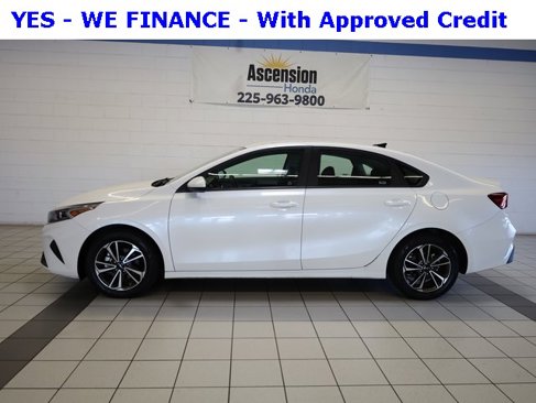 Used 2024 Kia Forte LXS image 3