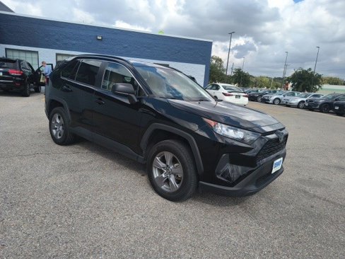 Used 2022 Toyota RAV4 LE image 7