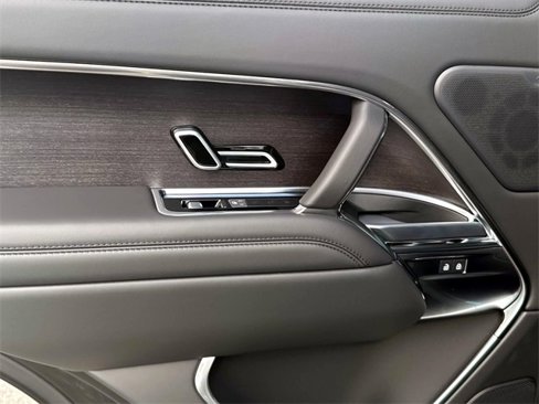 New 2025 Land Rover Range Rover SE image 11