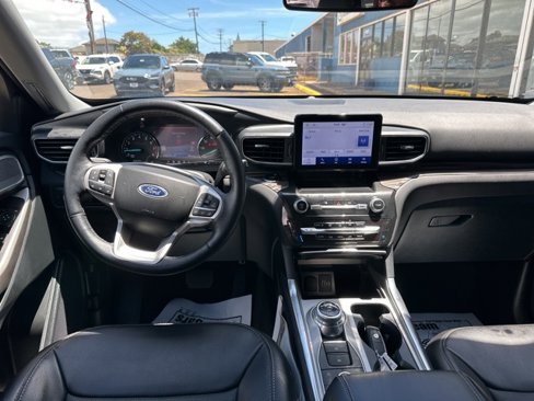 Used 2023 Ford Explorer Limited image 7