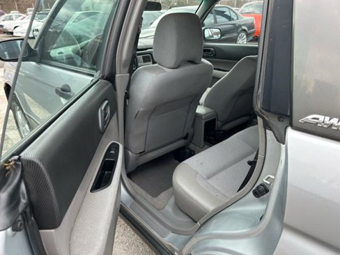 Used 2004 Subaru Forester 2.5X image 9