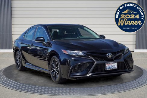 Used 2024 Toyota Camry SE image 1