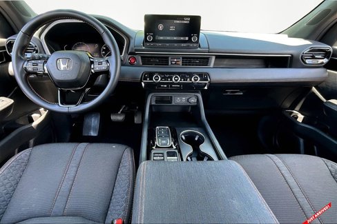 Used 2025 Honda Pilot Sport image 7