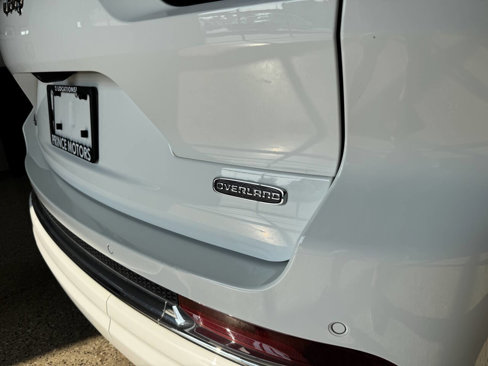 Used 2023 Jeep Grand Cherokee L Overland image 9