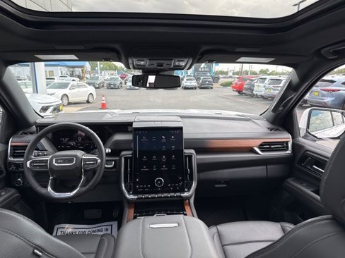 Used 2025 GMC Yukon XL Denali image 17