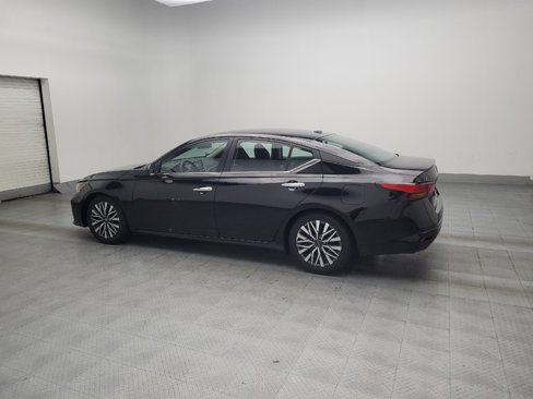 Used 2024 Nissan Altima 2.5 SV image 3