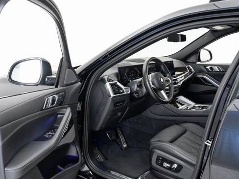 Used 2025 BMW X6 xDrive40i w/ Climate Comfort Package image 7