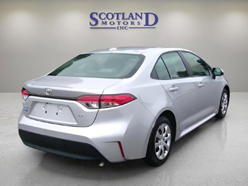 Used 2025 Toyota Corolla LE image 6