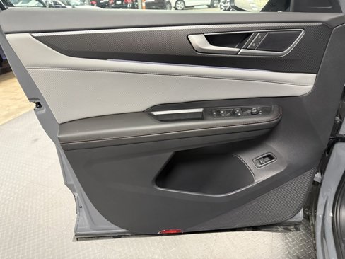 Used 2025 Volkswagen Atlas Peak Edition SE image 8
