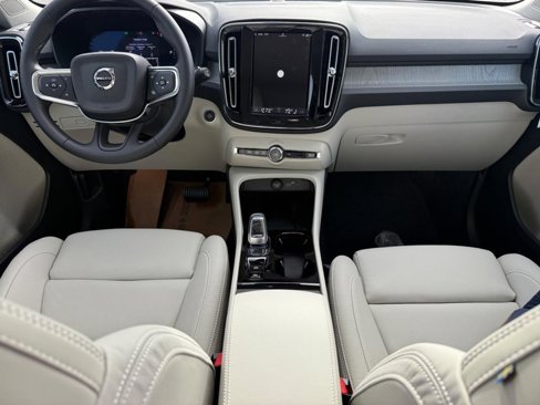 New 2026 Volvo XC40 B5 Ultra w/ Climate Package image 6