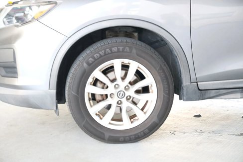 Used 2018 Nissan Rogue SV w/ Premium Package image 24