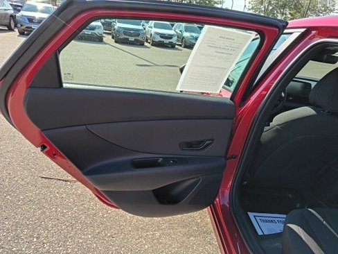 Used 2025 Hyundai Elantra Sport image 12