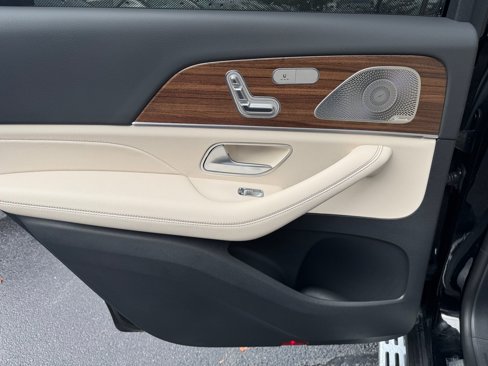 New 2026 Mercedes-Benz GLS 450 4MATIC image 19
