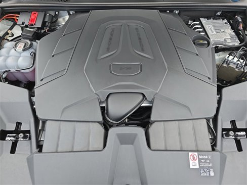 Used 2025 Porsche Cayenne image 31