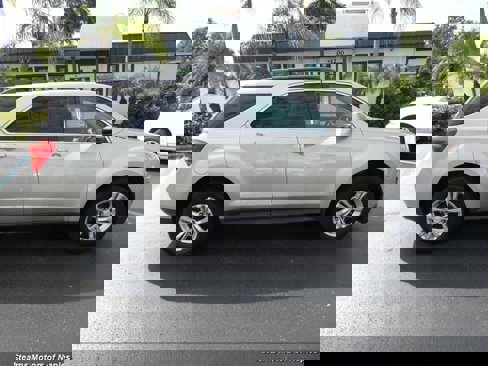 Used 2015 Chevrolet Equinox LT w/ Driver Convenience Package image 2
