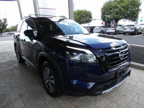 Certified 2023 Nissan Pathfinder SL w/ Black Appearance Package image 3